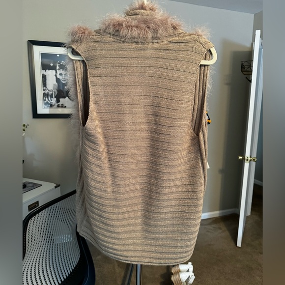 Chico sweater vest with feathers - Picture 2 of 6